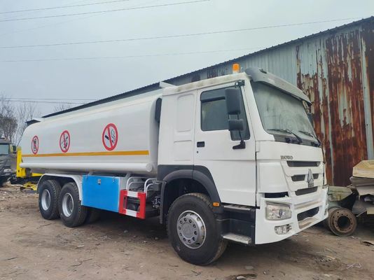 석유 저장 연료 탱크 트럭 6X4 사각형 타입-300L 연료 탱크 시노트럭 9000kg