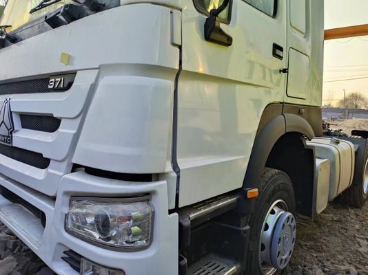 최고 수준의 HOWO 6X4 트랙터 트럭 12r22.5 351-450hp ≤5 좌석
