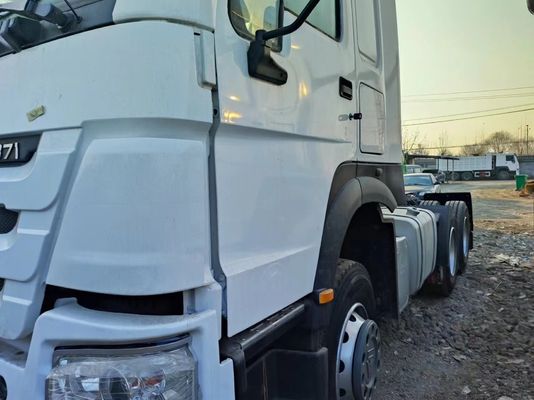 최고 수준의 HOWO 6X4 트랙터 트럭 12r22.5 351-450hp ≤5 좌석