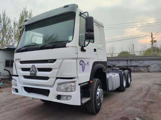 HOWO 6X4 트랙터 트럭 371-430HP 반사 타이어 디자인 및 수동 변속기