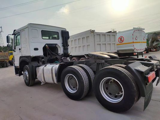 오른쪽 운전 하얀 Sinotruk HOWO 6 × 4 광산 좌석 및 성능을위한 트랙터 트럭