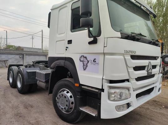 6×4 드라이브 휠 시노트럭 HOWO 371HP 트랙터 트럭 8.55*2.5*3.5m 고 내구성