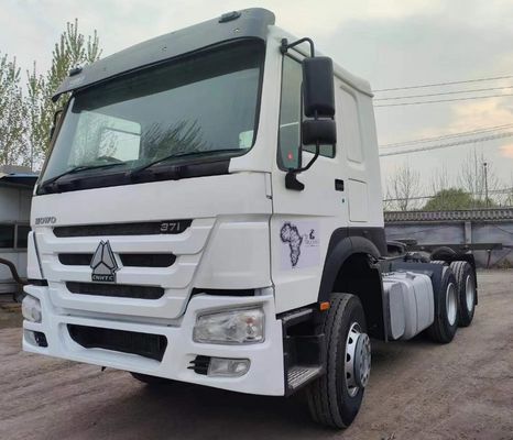 6×4 드라이브 휠 시노트럭 HOWO 371HP 트랙터 트럭 8.55*2.5*3.5m 고 내구성