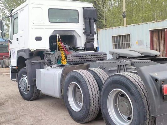 6×4 드라이브 휠 시노트럭 HOWO 371HP 트랙터 트럭 8.55*2.5*3.5m 고 내구성