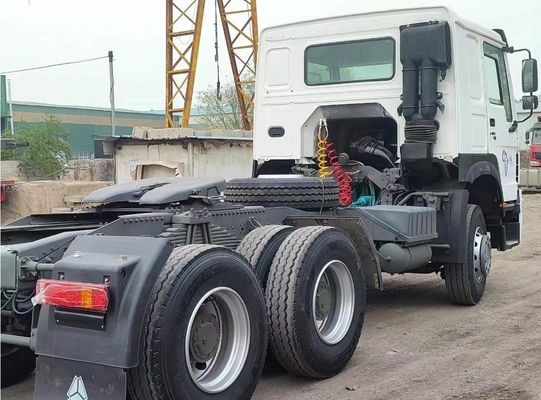 6×4 드라이브 휠 시노트럭 HOWO 371HP 트랙터 트럭 8.55*2.5*3.5m 고 내구성