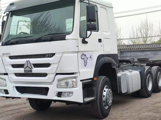 6×4 드라이브 휠 시노트럭 HOWO 371HP 트랙터 트럭 8.55*2.5*3.5m 고 내구성