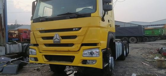 6800*2496*2950mm 크기의 고마력 Sinotruk HOWO 트랙터 트럭