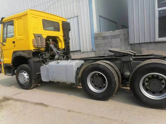 6800*2496*2950mm 크기의 고마력 Sinotruk HOWO 트랙터 트럭