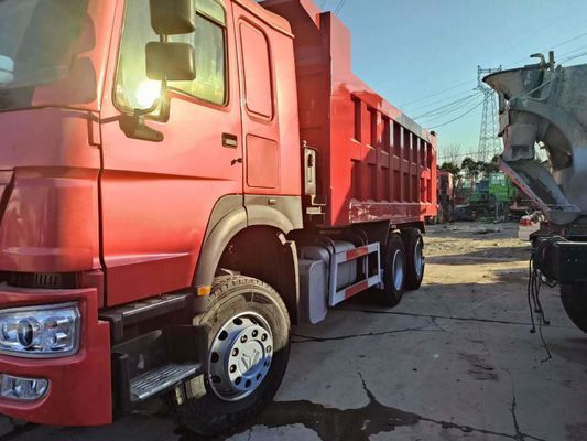 10 타이어 레드 HOWO 6*4 덤프 트럭 및 중고 351-450hp 방사성 디자인