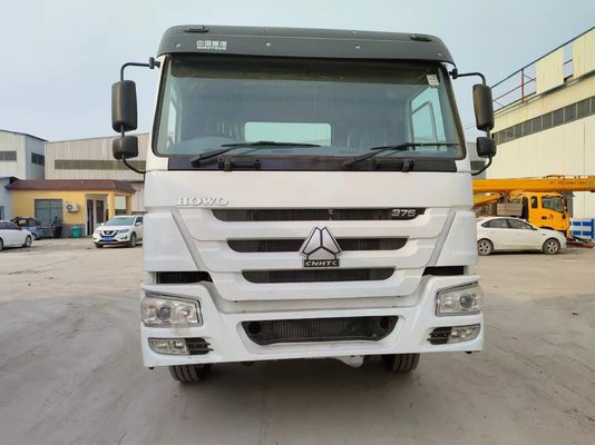 흰색 Sinotruk HOWO 6*4 351-450hp 튜브리스 타이어와 함께 오른손 운전 트랙터 트럭