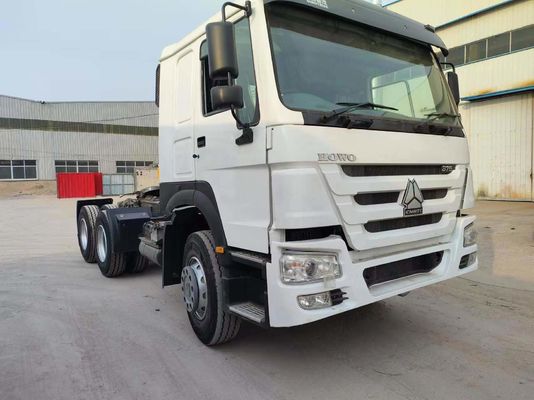 흰색 Sinotruk HOWO 6*4 351-450hp 튜브리스 타이어와 함께 오른손 운전 트랙터 트럭