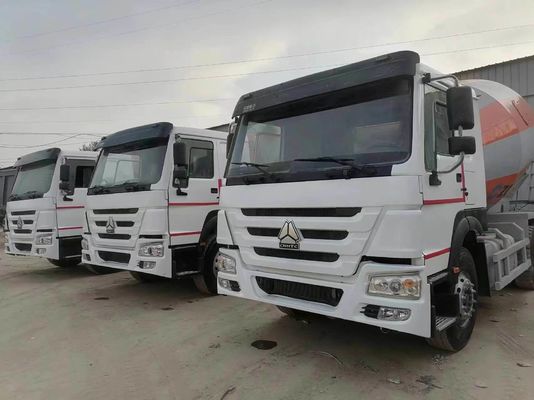 6×4 Sinotruck HOWO 8500x2500x3600mm 크기의 믹싱 탱커 트럭